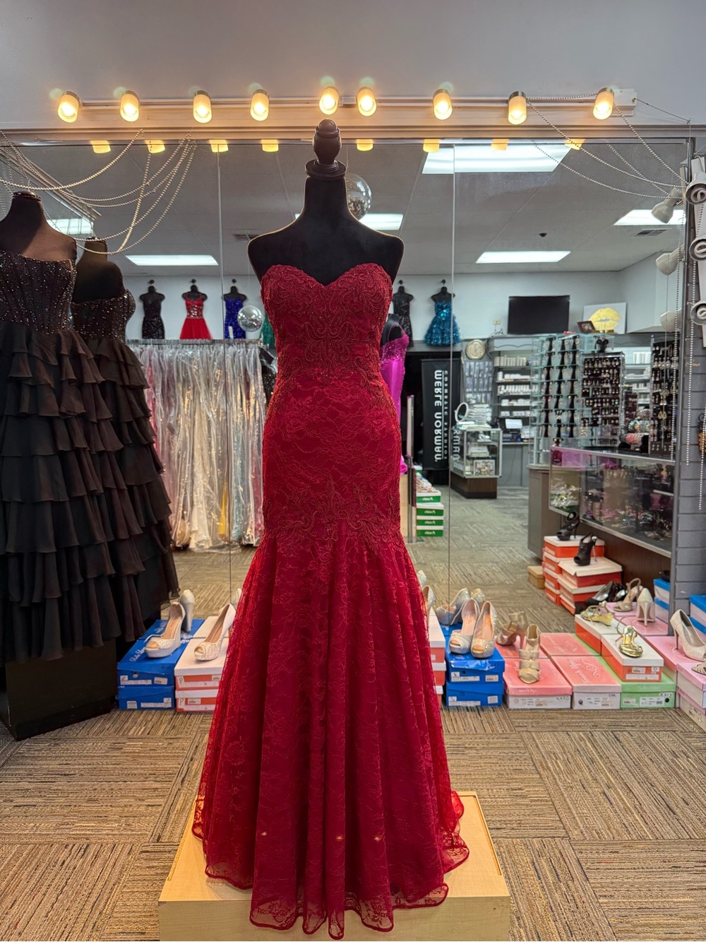COLETTE CL17170 DARK RED BURGUNDY SIZE 4 FITTED LACE MERMAID FORMAL PROM GOWN